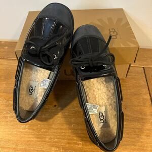 UGG Sz 8 Ashdale Duck Shoes Black Patent Leather Upper Genuine Sheepskin Lining